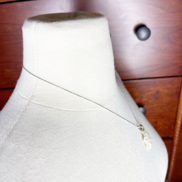 Vintage Mother of Pearl Cluster Flower Pendant Necklace 925 Sterling Silver - Picture 12 of 16